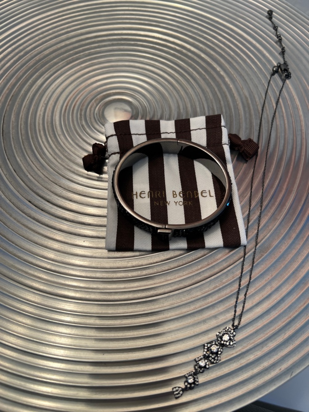 HENRI BENDEL NWOT BLACK ROCKS & GUNMETAL BRACELET & COORDINATING NECKLACE
